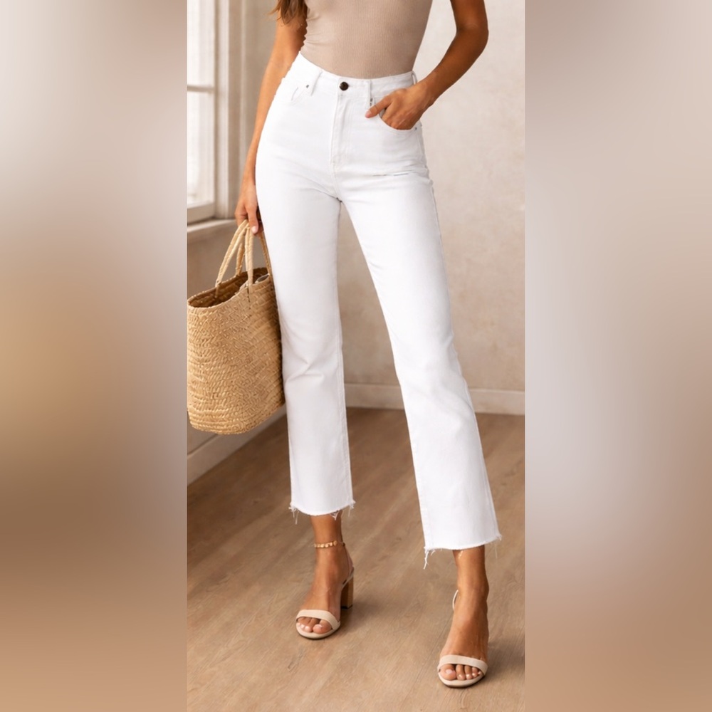 L’AGENCE White Straight Leg Jeans Raw Hem Mid Rise Size 28 Designer